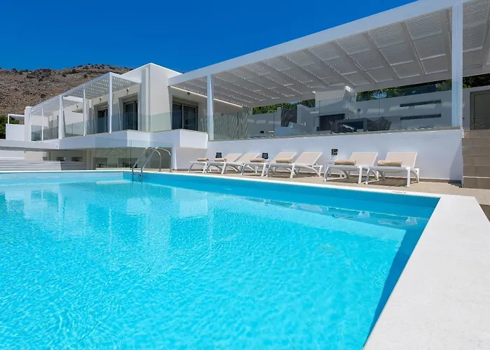 Dione In Pefkos, Area * Λίνδος