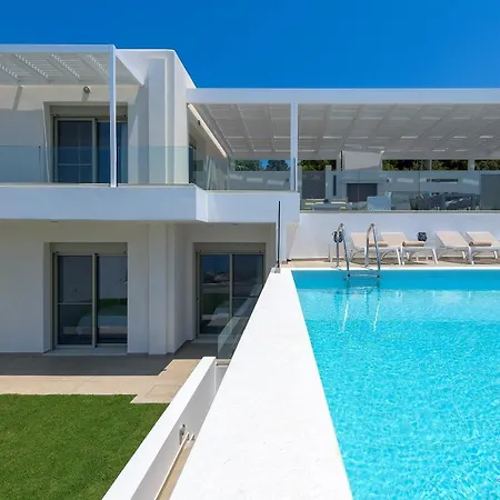 Dione In Pefkos, Area *