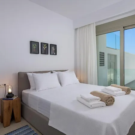 Dione In Pefkos, Area