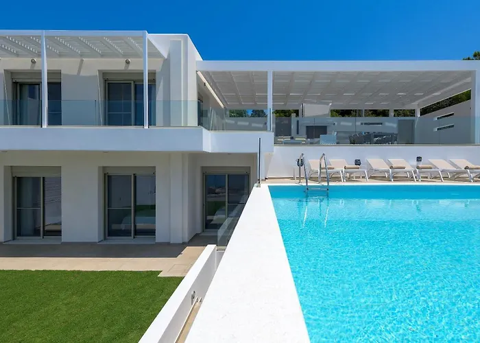 Dione In Pefkos, Area *