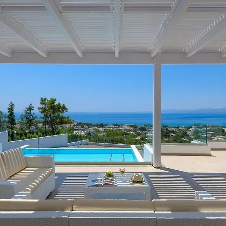 Dione In Pefkos, Area