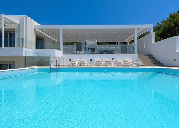 Dione In Pefkos, Area Villa